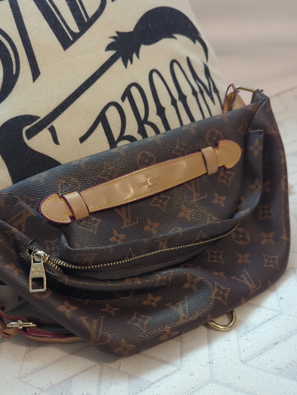 Louis Vuitton LV Monogram Large Sized Waist Belt Bag / Crossbody Bag - Picture 2 of 8